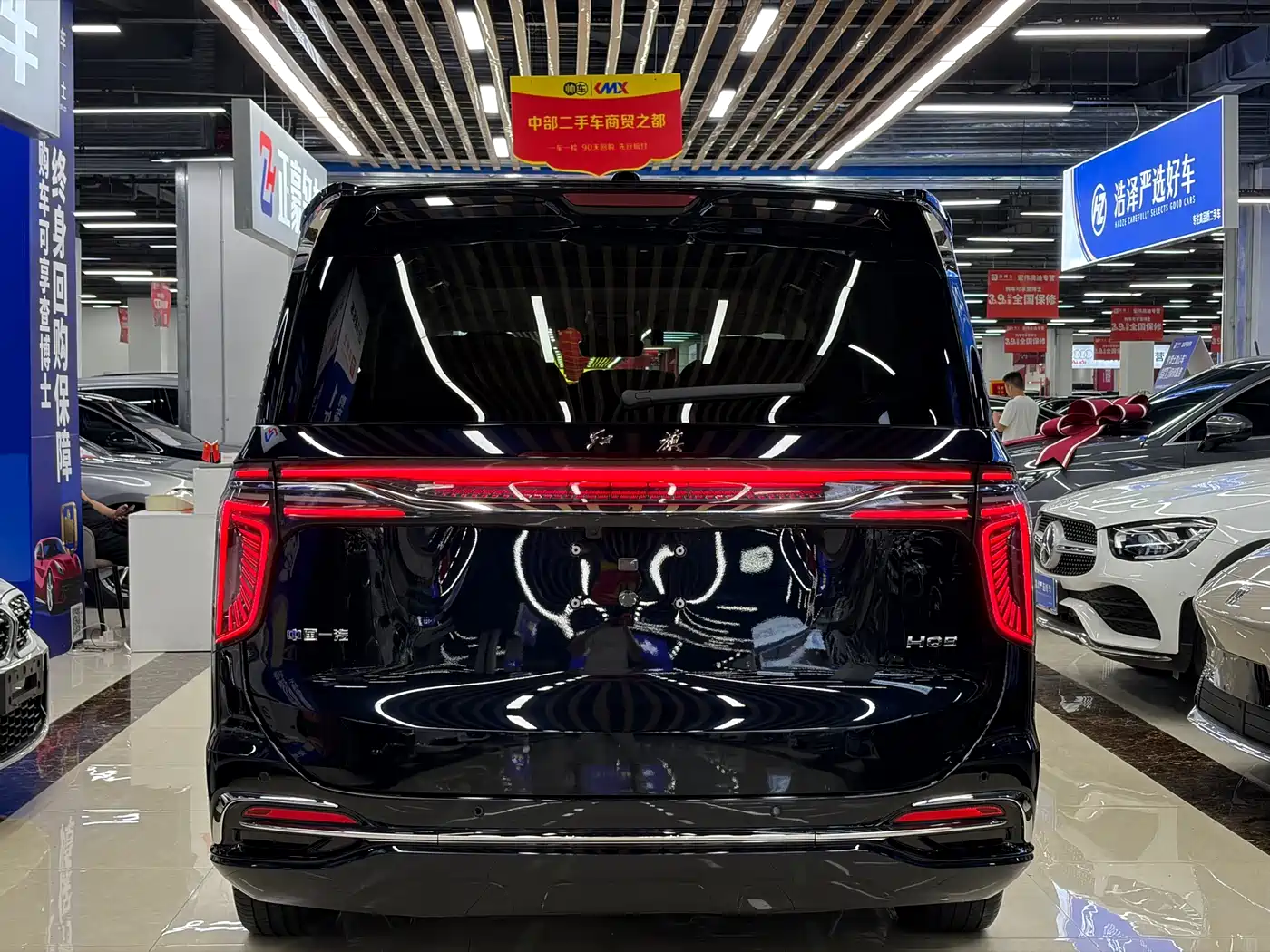 Hongqi HQ9 2023 2.0T Smart Connect Flag Smooth Edition фото 5
