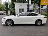 Photo 4 - Lexus ES