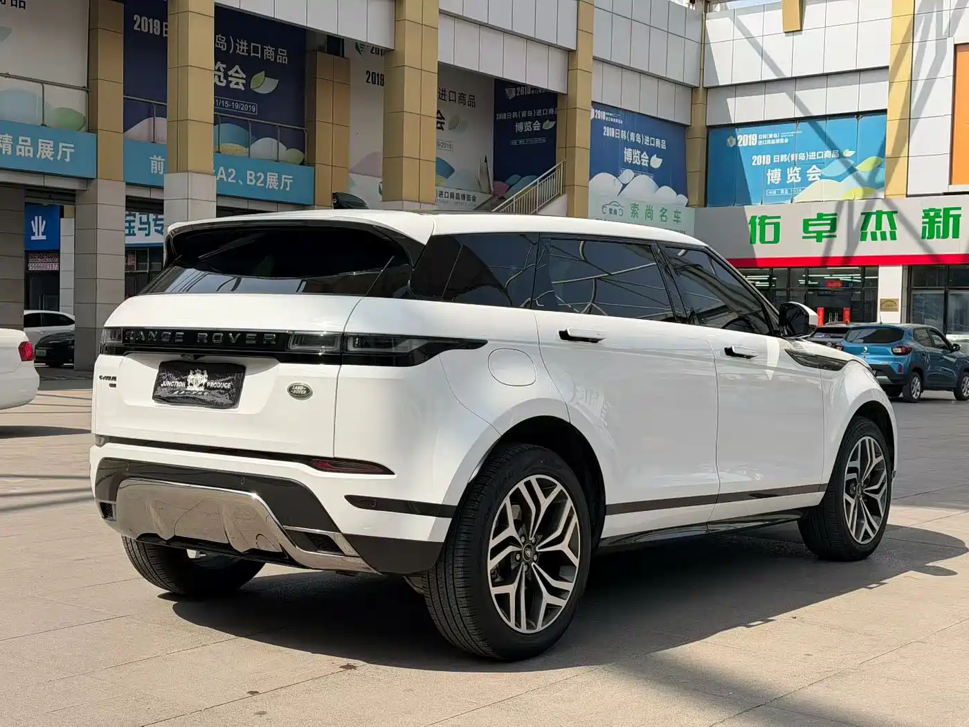 Land Rover Range Rover Evoque 2023 Range Rover Evoque L 249PS Luxury Edition фото 4