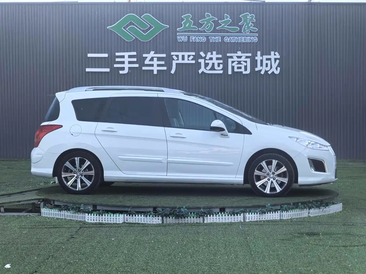 Peugeot 308 (Import) 2012 1.6T SW Luxury фото 4