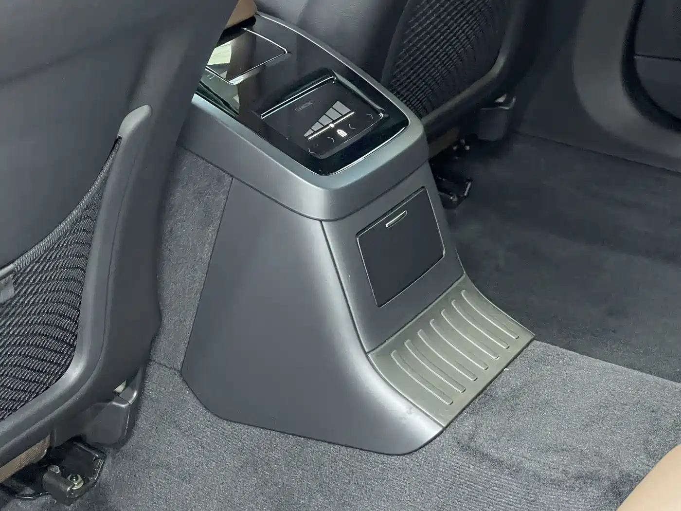 Volvo S90 Plug-in Hybrid 2022 2022 Facelift T8 E-Drive Hybrid R-Design Luxury Edition