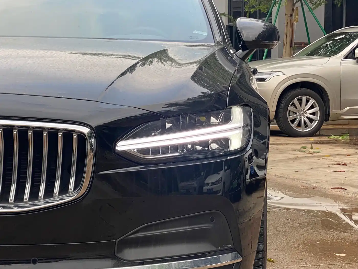 VOLVO S90