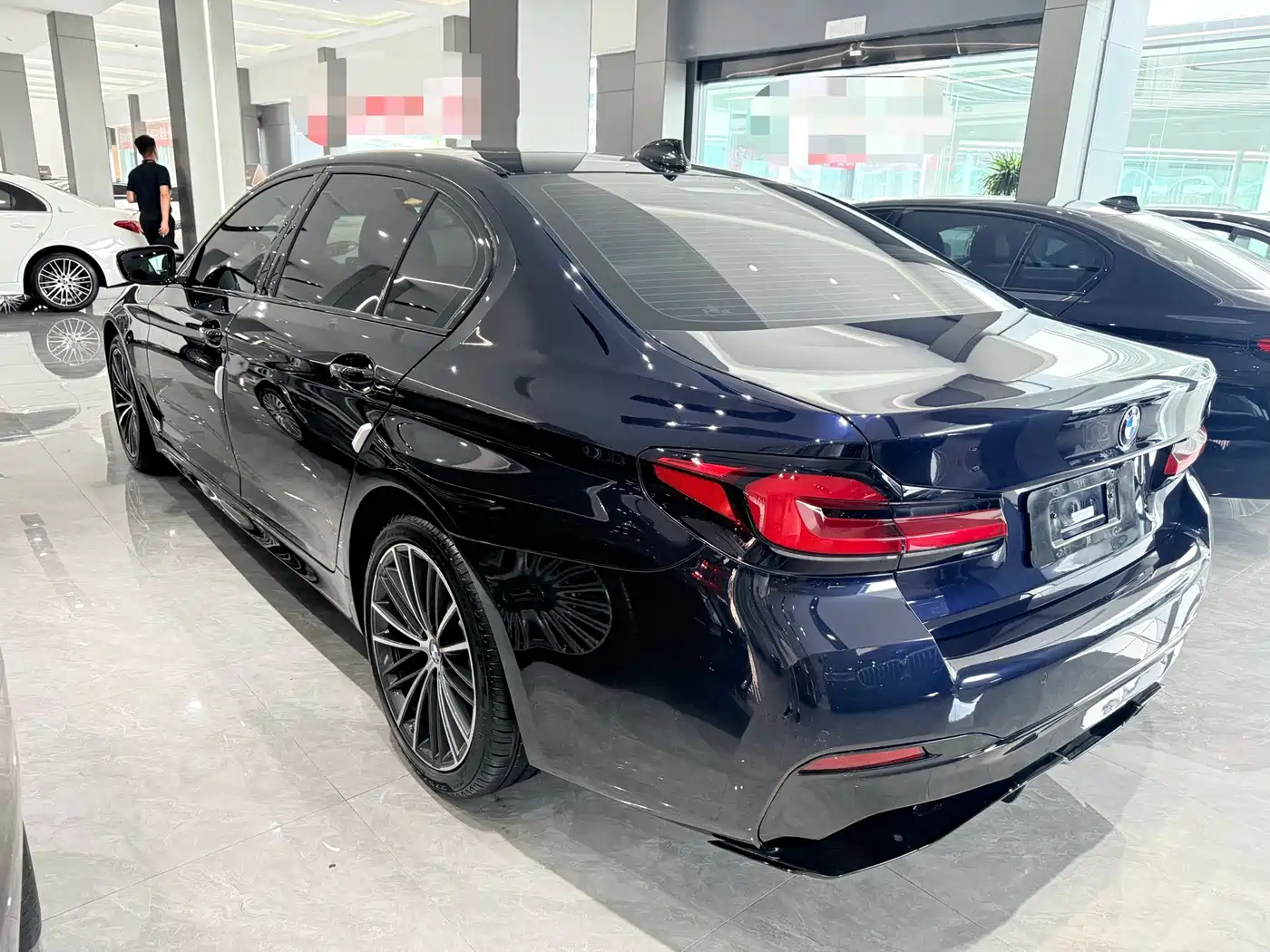 BMW 5 Series 2021 530Li Leading M Sport Package фото 10
