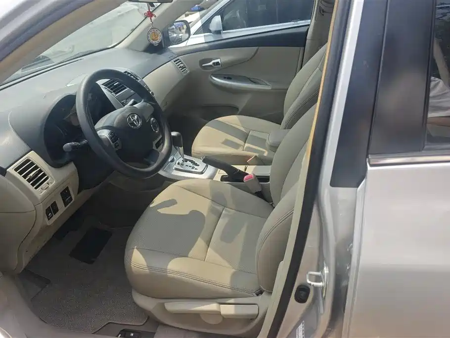 Toyota Corolla 2012 Styling Edition 1.8L CVT GL-i фото 9