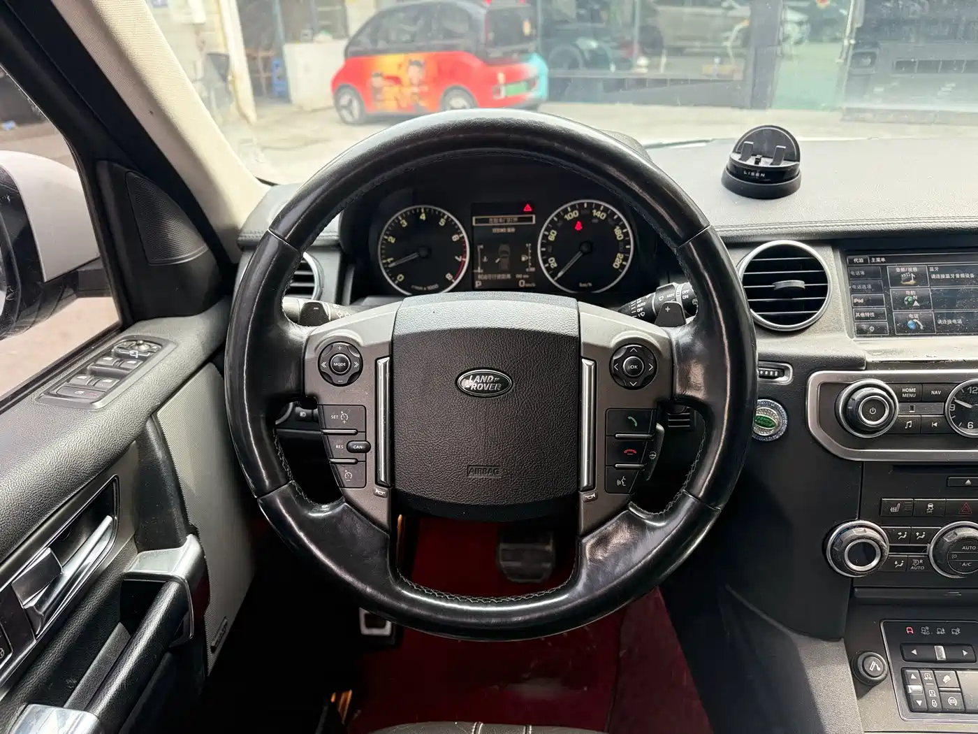 Land Rover Discovery 2016 3.0 SC V6 HSE фото 14