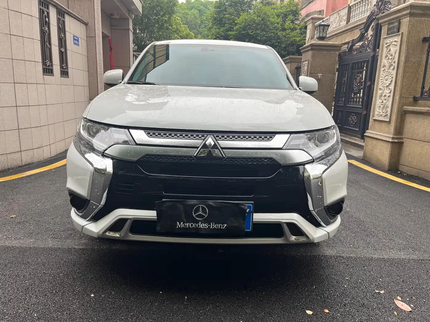 MITSUBISHI OUTLANDER