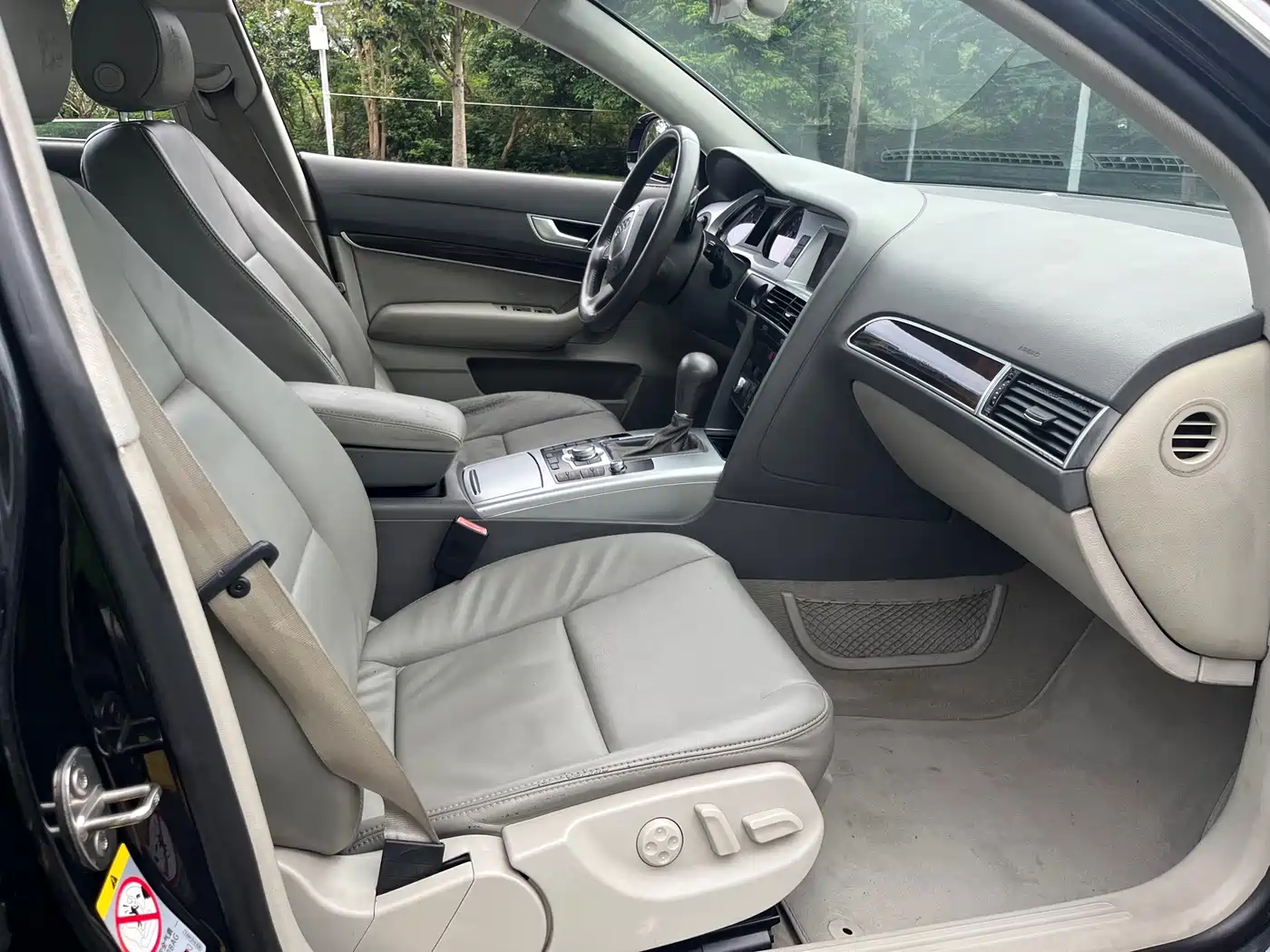 Фото 11 - Audi A6L