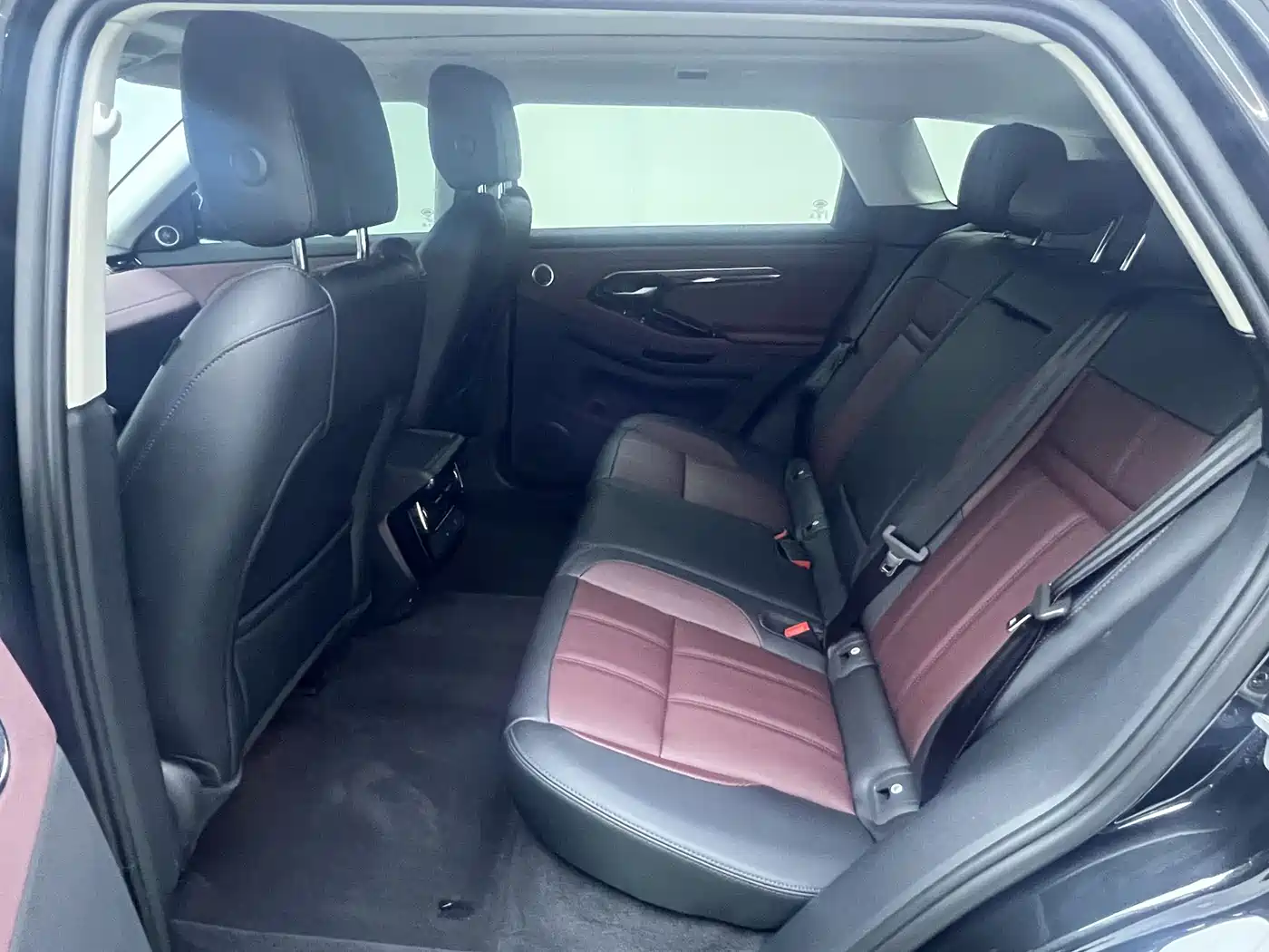 Land Rover Range Rover Evoque 2023 Range Rover Evoque L 249PS Luxury Edition фото 11