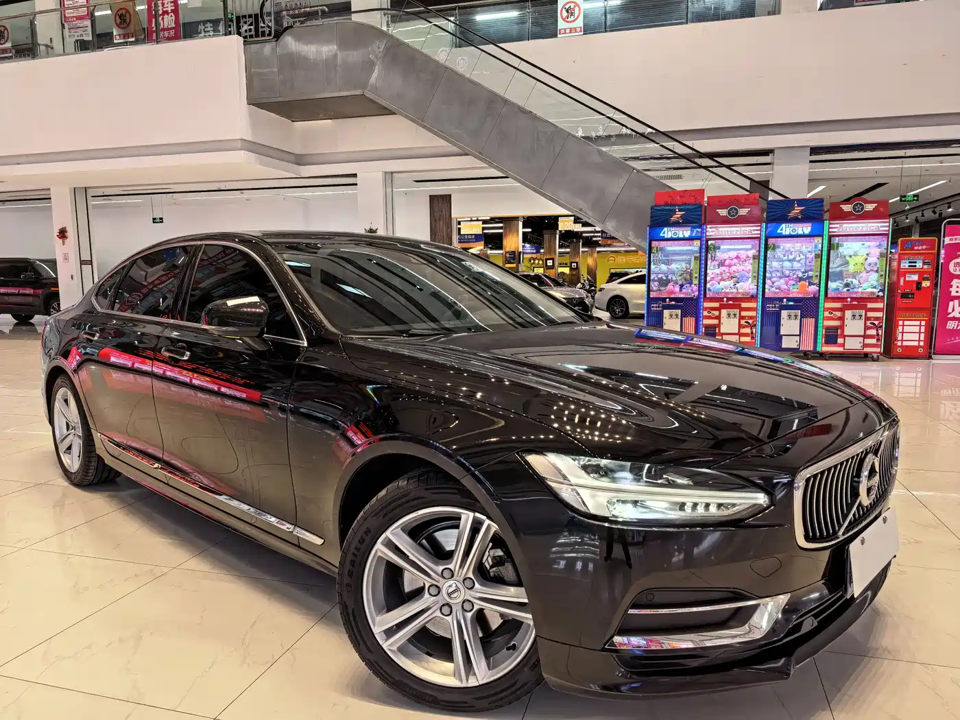 Фото 2 - Volvo S90
