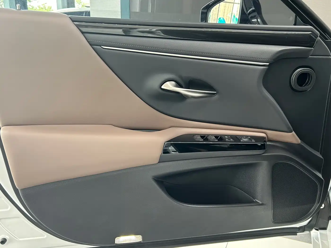 Lexus ES 2022 200 Excellence Edition фото 15