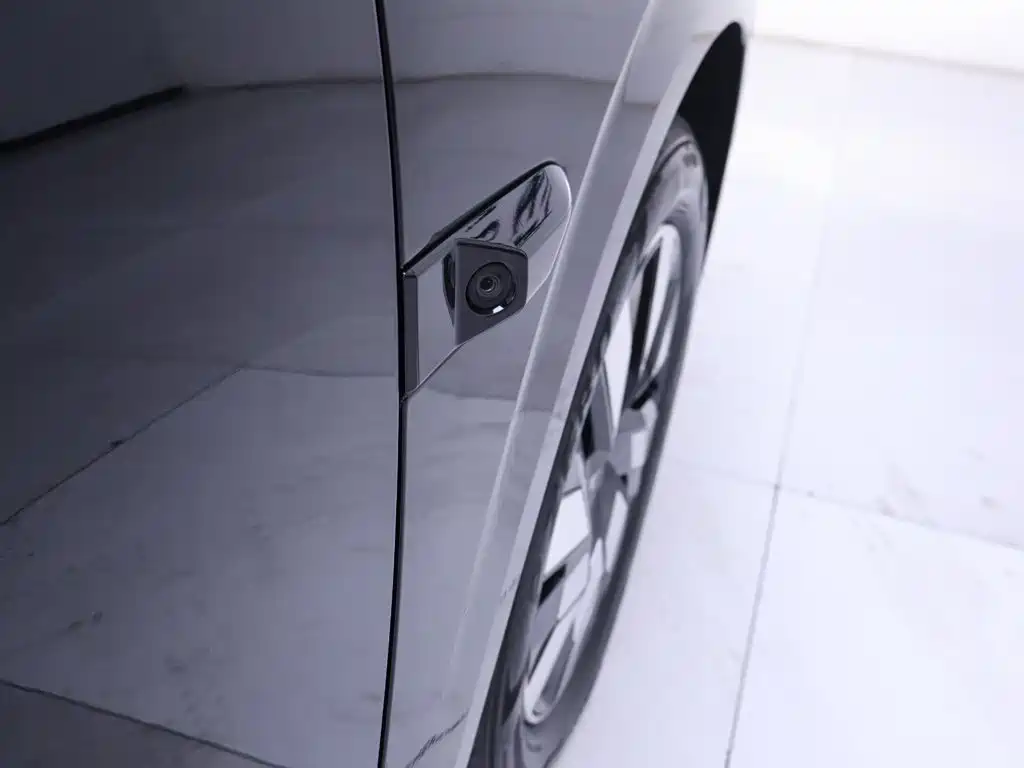 Фото 26 - Volvo EM90