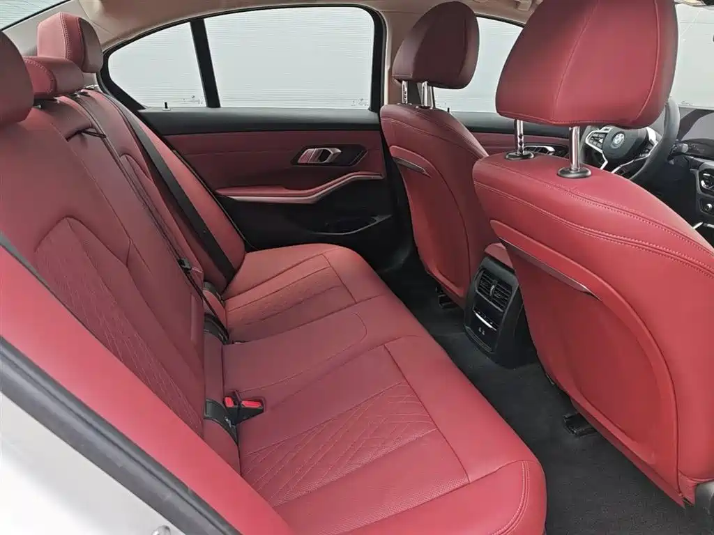 BMW 3 Series 2025 325i M Sport Package фото 16