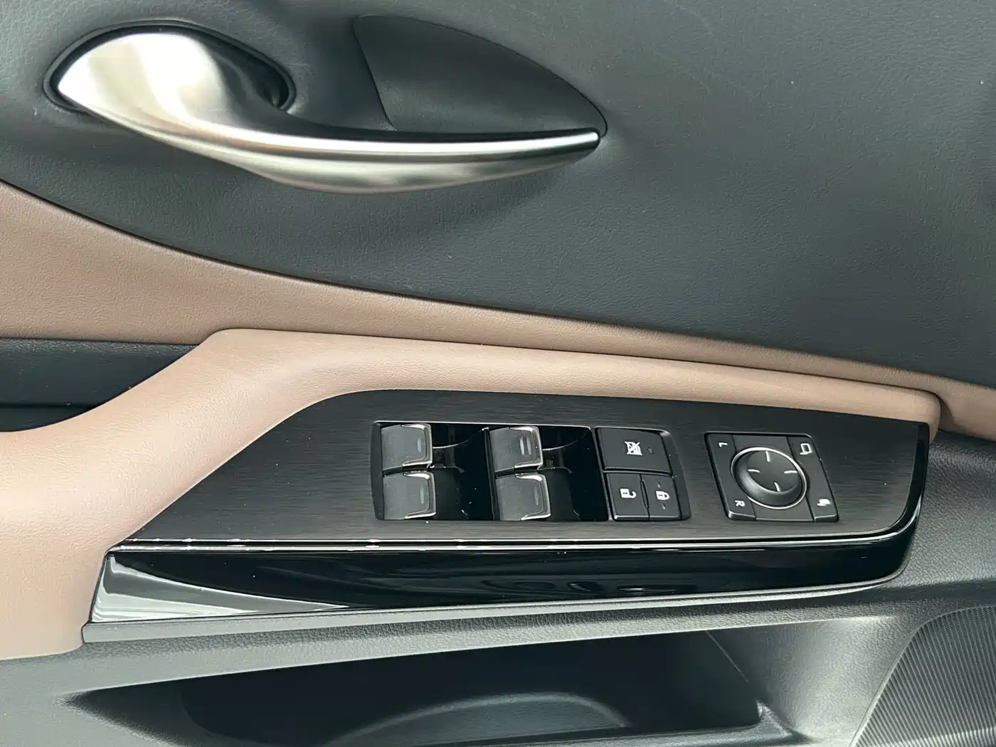 Lexus ES 2022 200 Excellence Edition фото 13