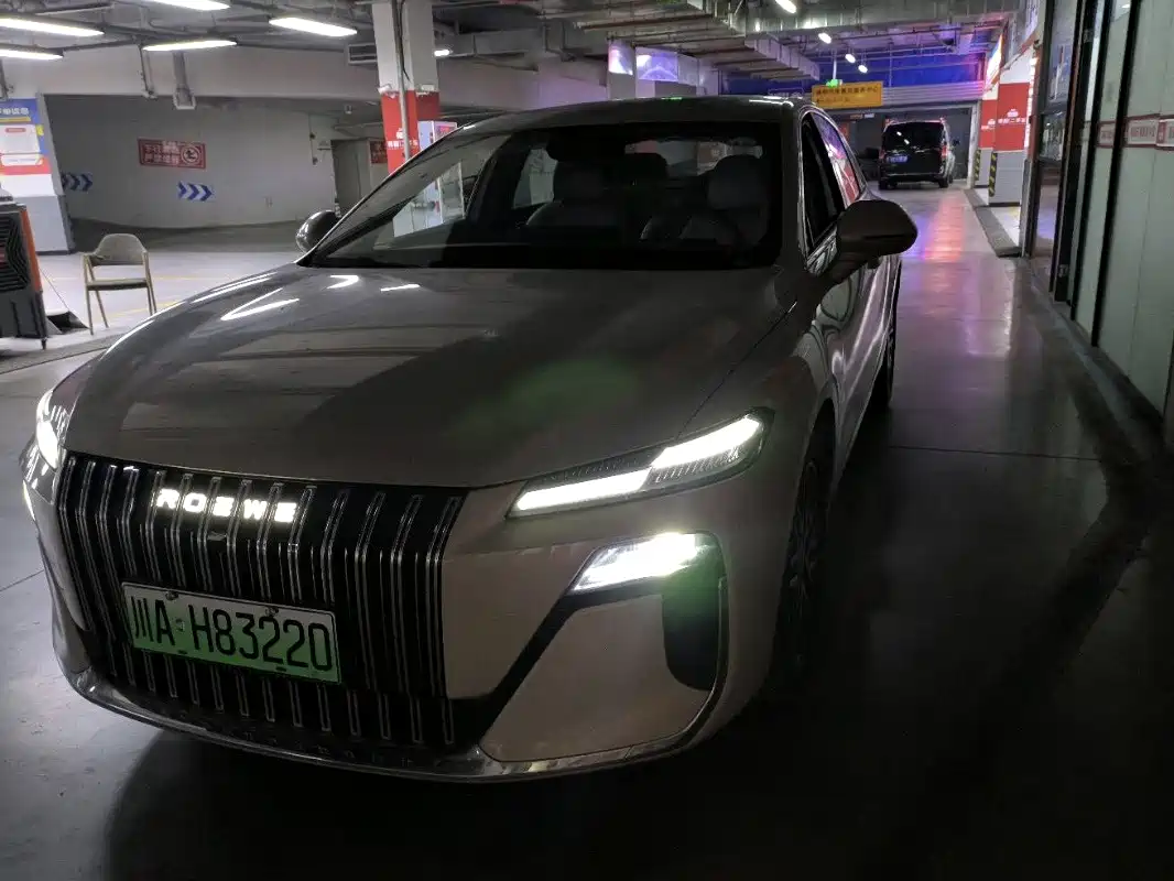 Photo 1 - Roewe M7 DMH