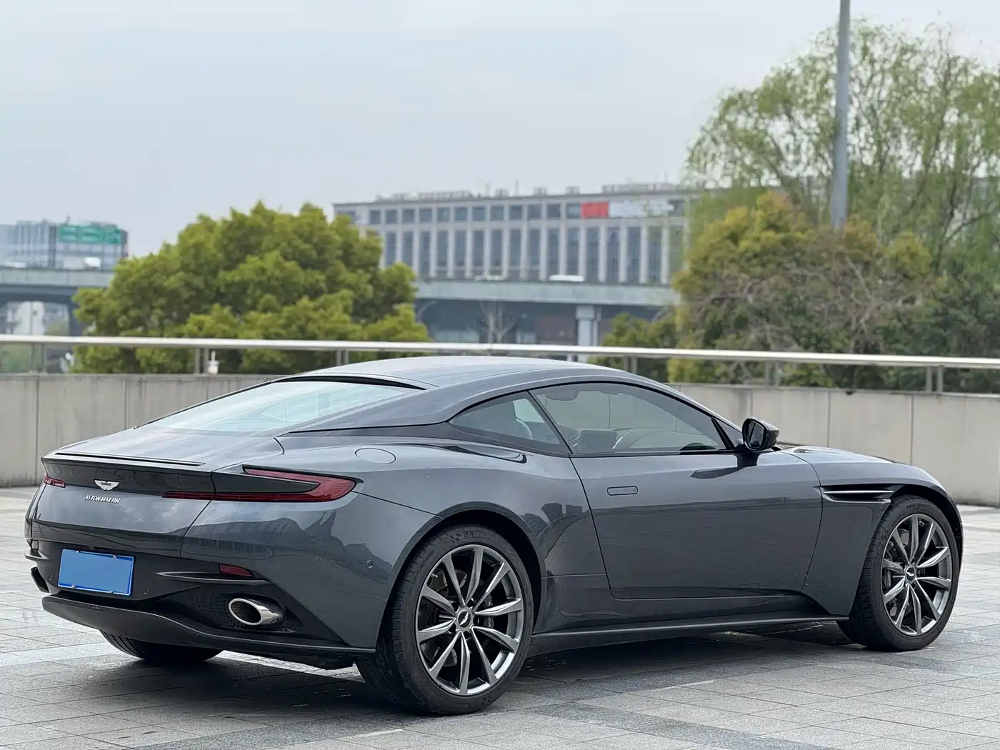 ASTON MARTIN DB11