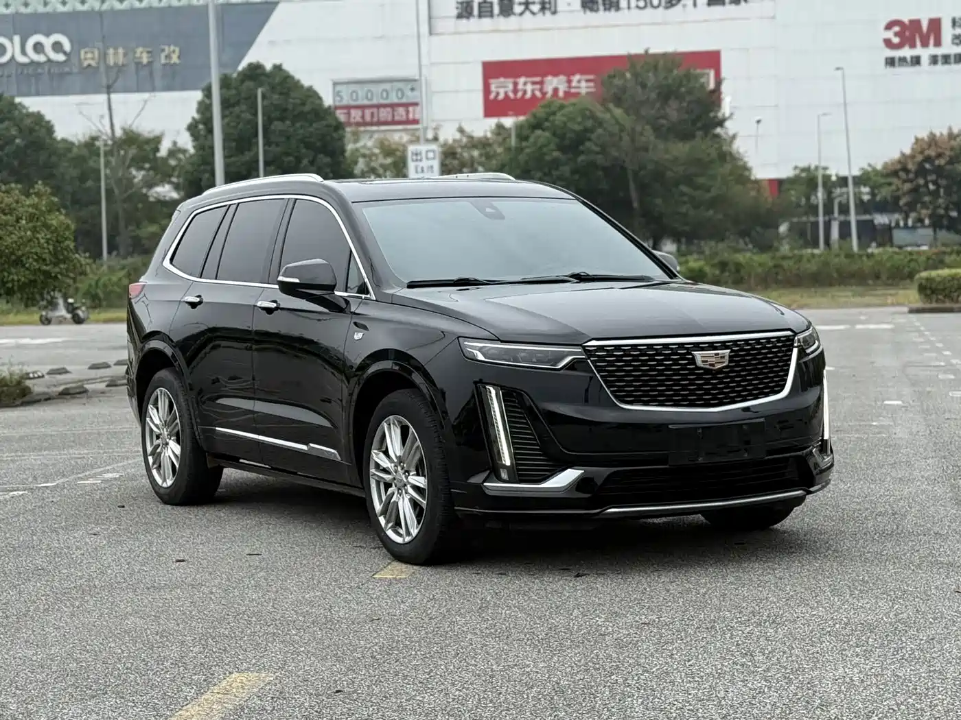 Photo 3 - Cadillac XT6