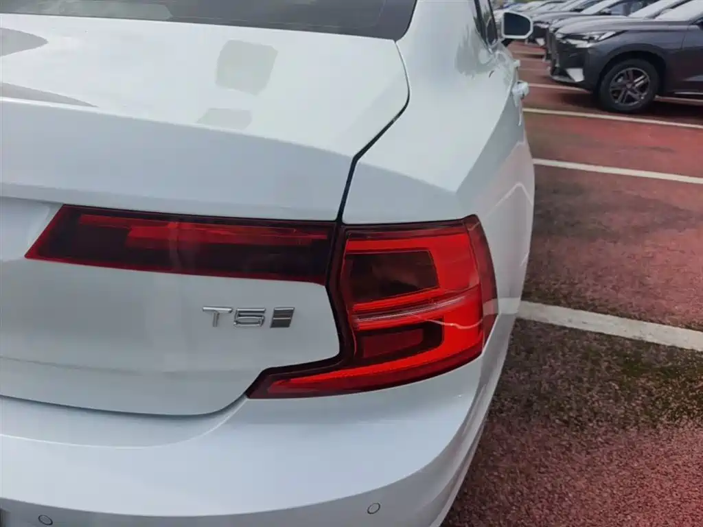 Фото 8 - Volvo S90