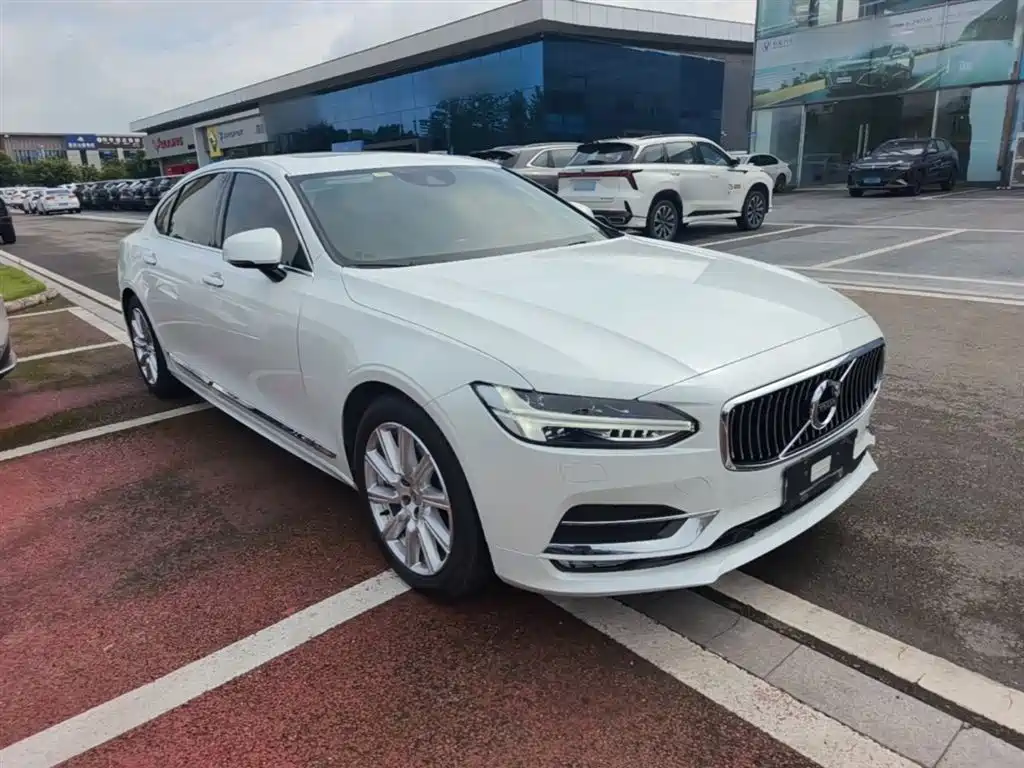 Фото 4 - Volvo S90
