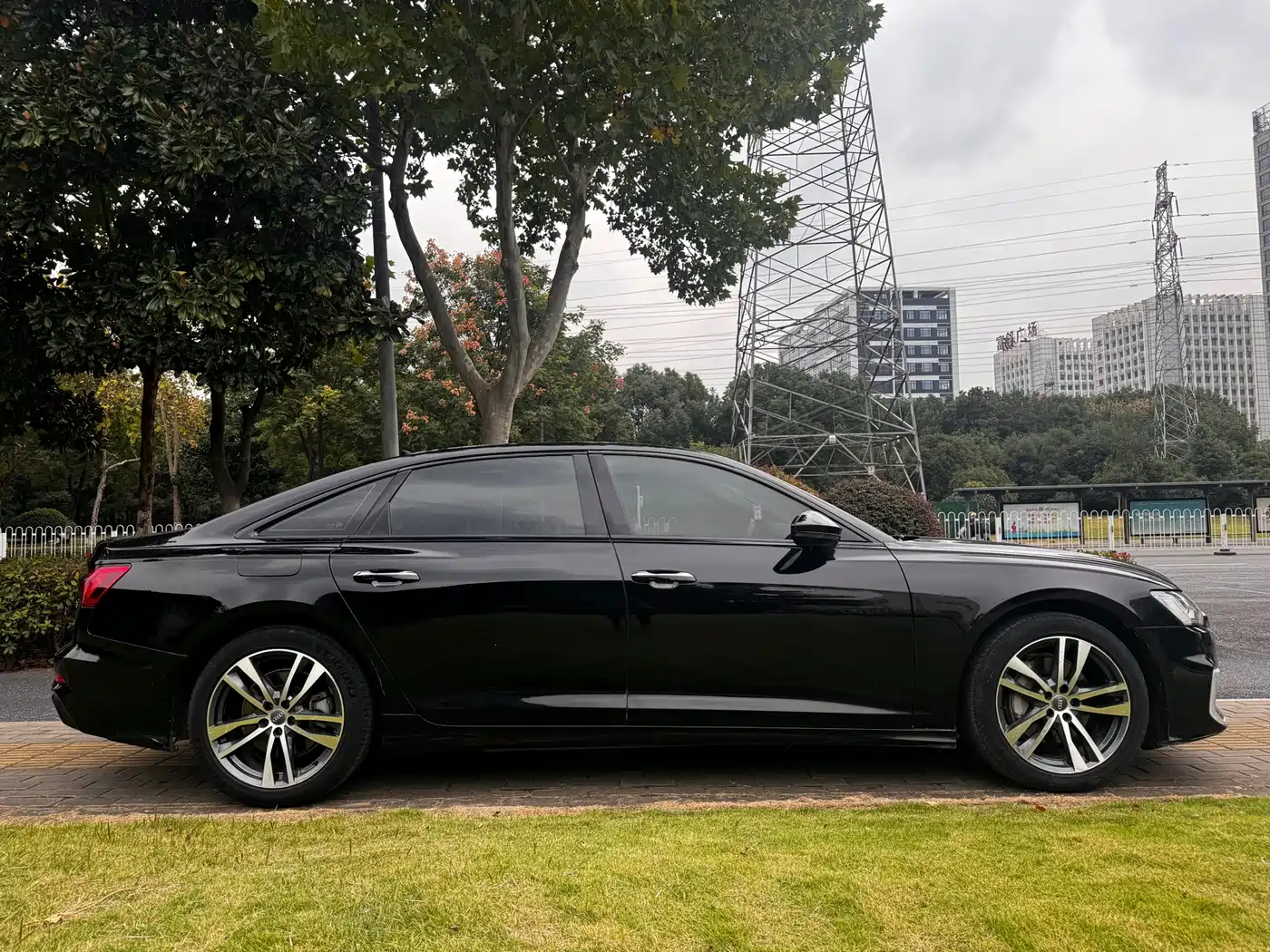 Фото 4 - Audi A6L