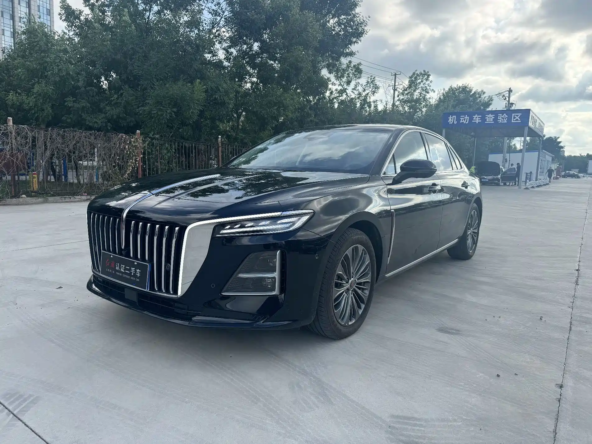 صورة 1 - Hongqi H5