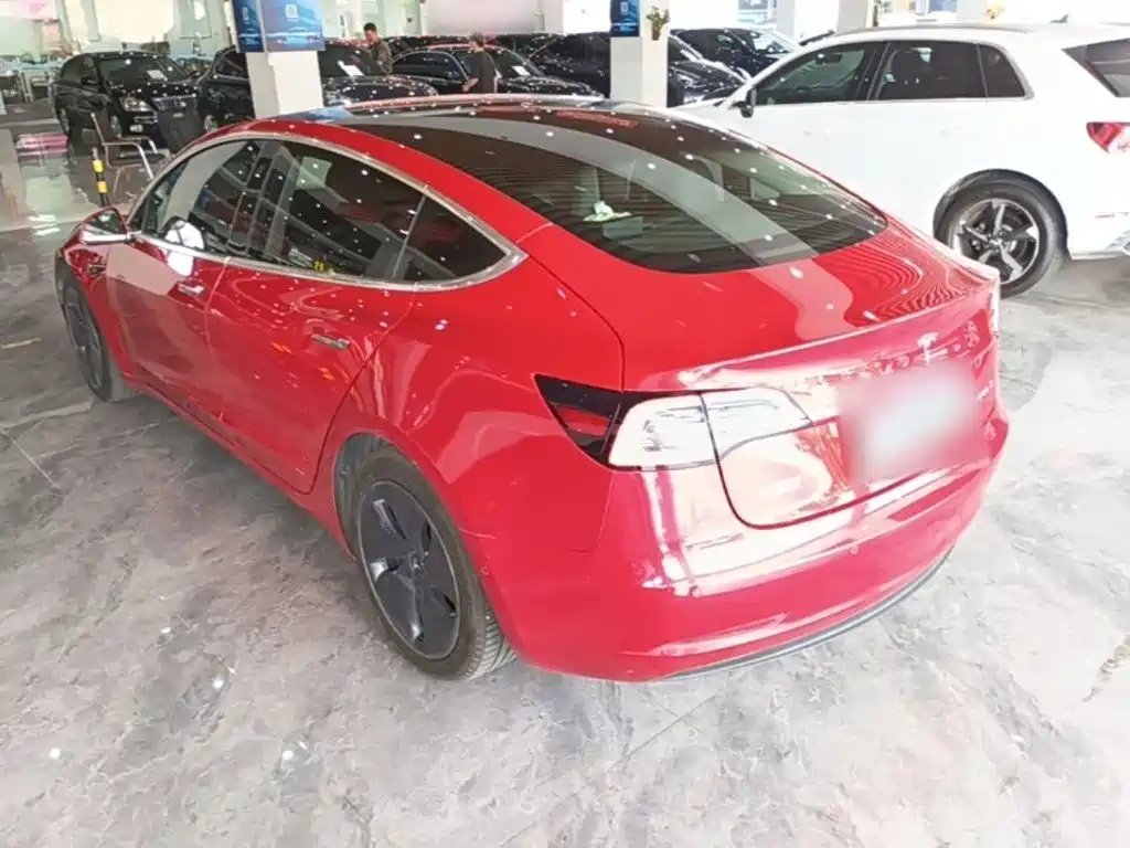 Фото 5 - Tesla Model 3