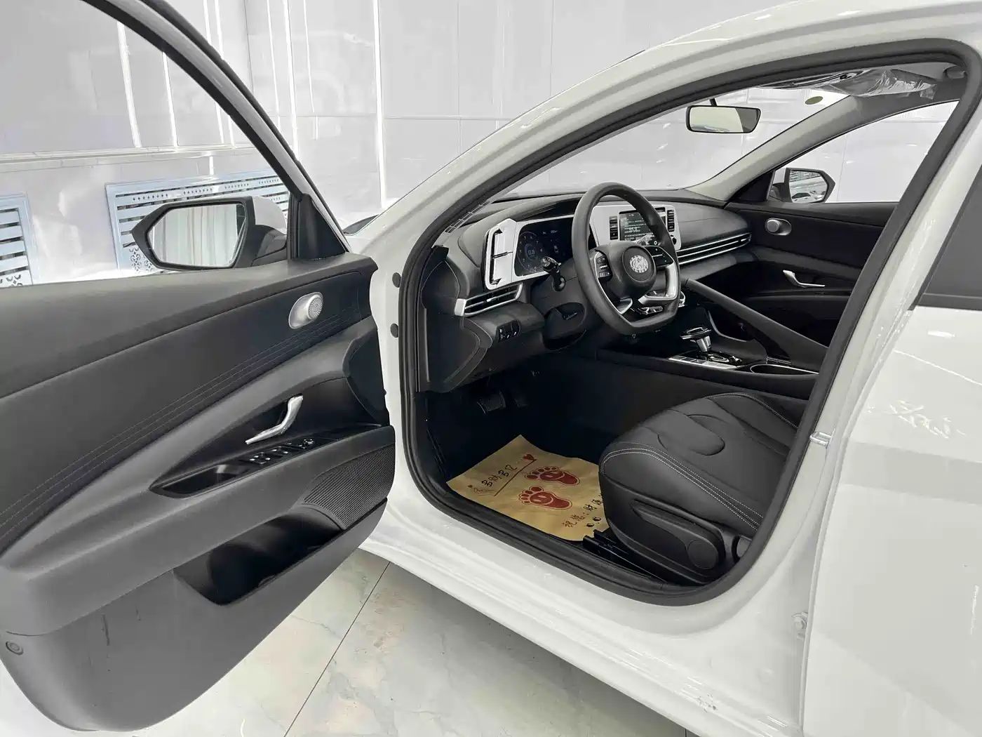 Hyundai Elantra 2023 1.5L CVT GLS Premium фото 7