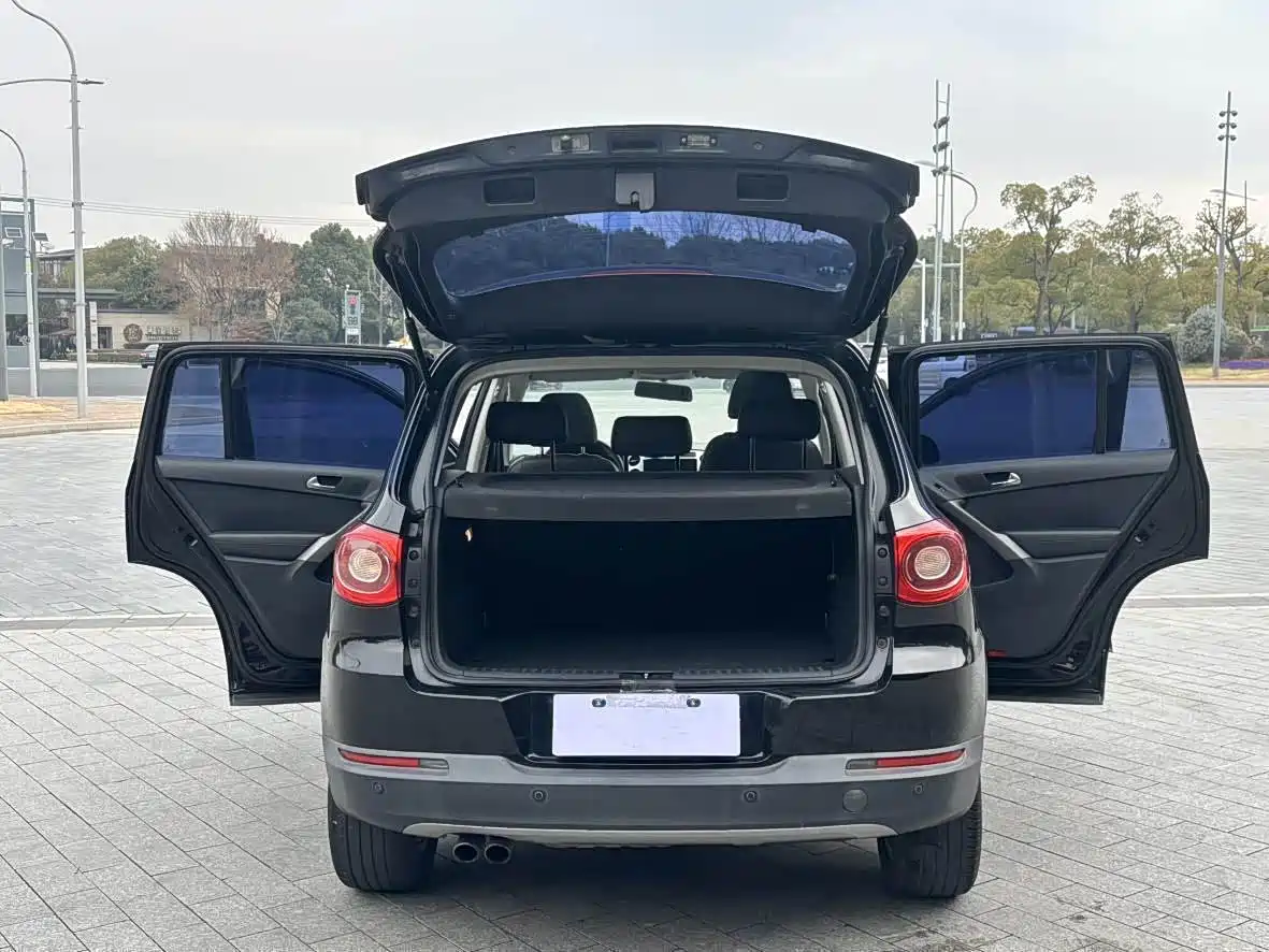 Photo 9 - Volkswagen Tiguan