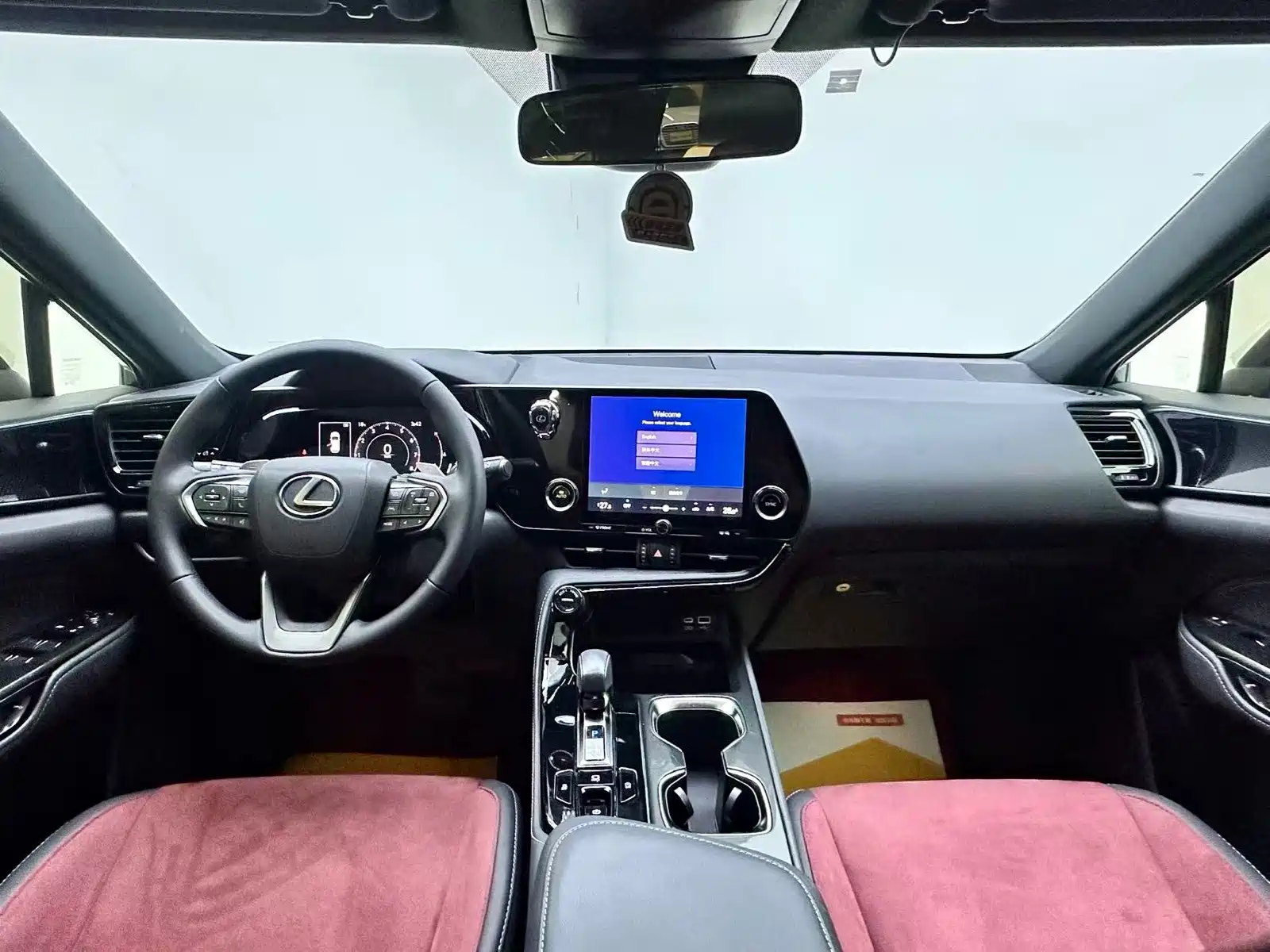 Фото 15 - Lexus NX