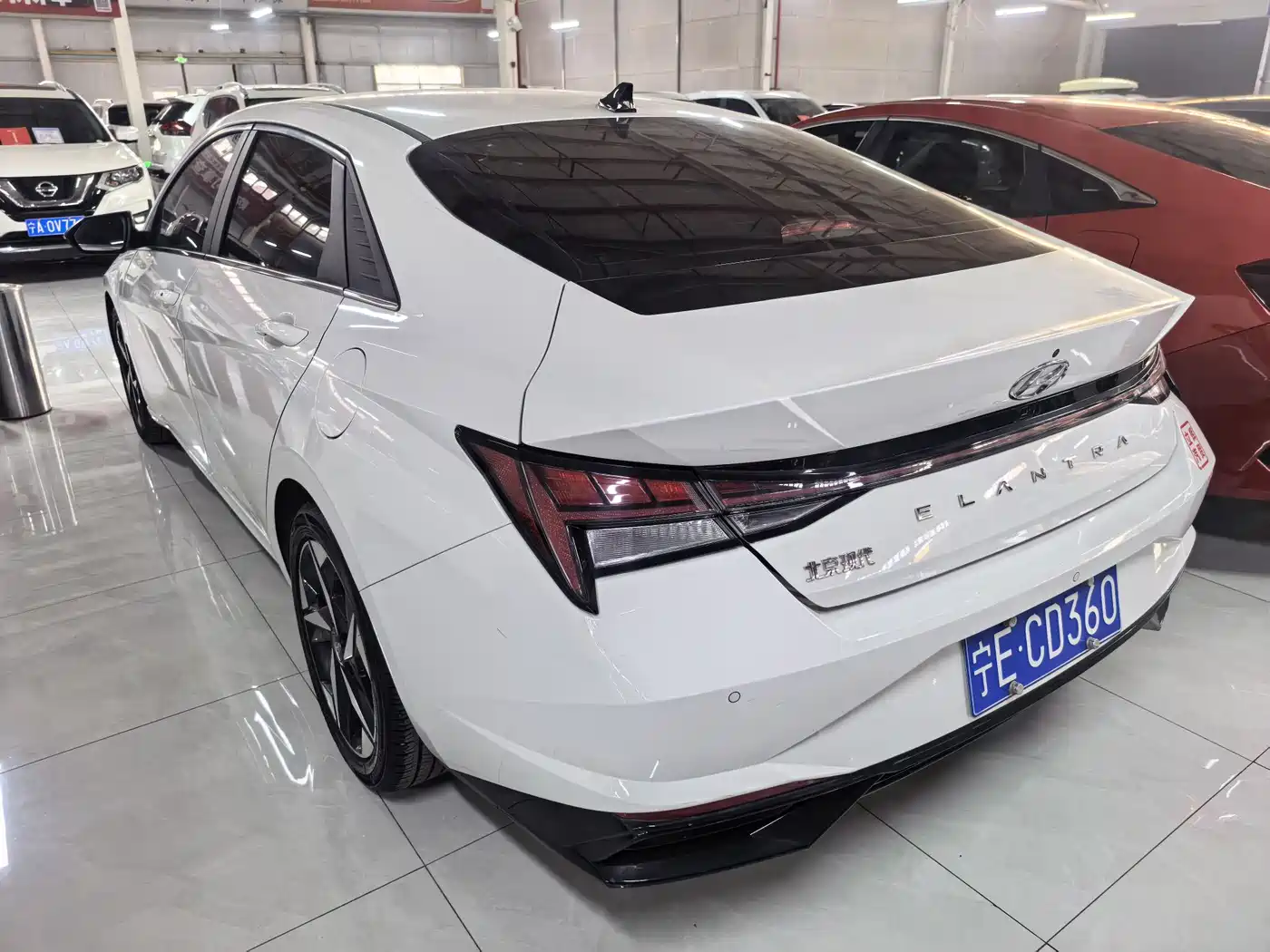 Hyundai Elantra 2022 1.5L CVT LUX Premium Edition фото 14
