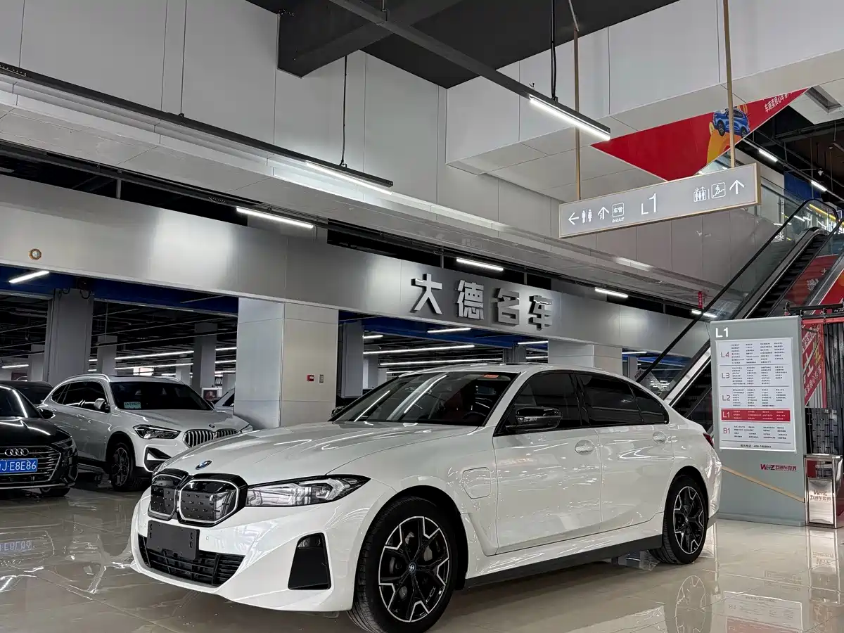 Фото 3 - BMW i3