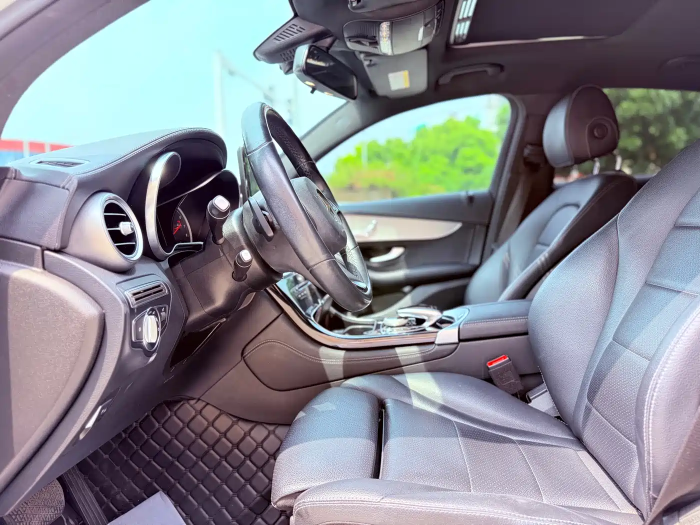 Mercedes-Benz GLC Coupe 2019 GLC 200 4MATIC Coupe SUV фото 8