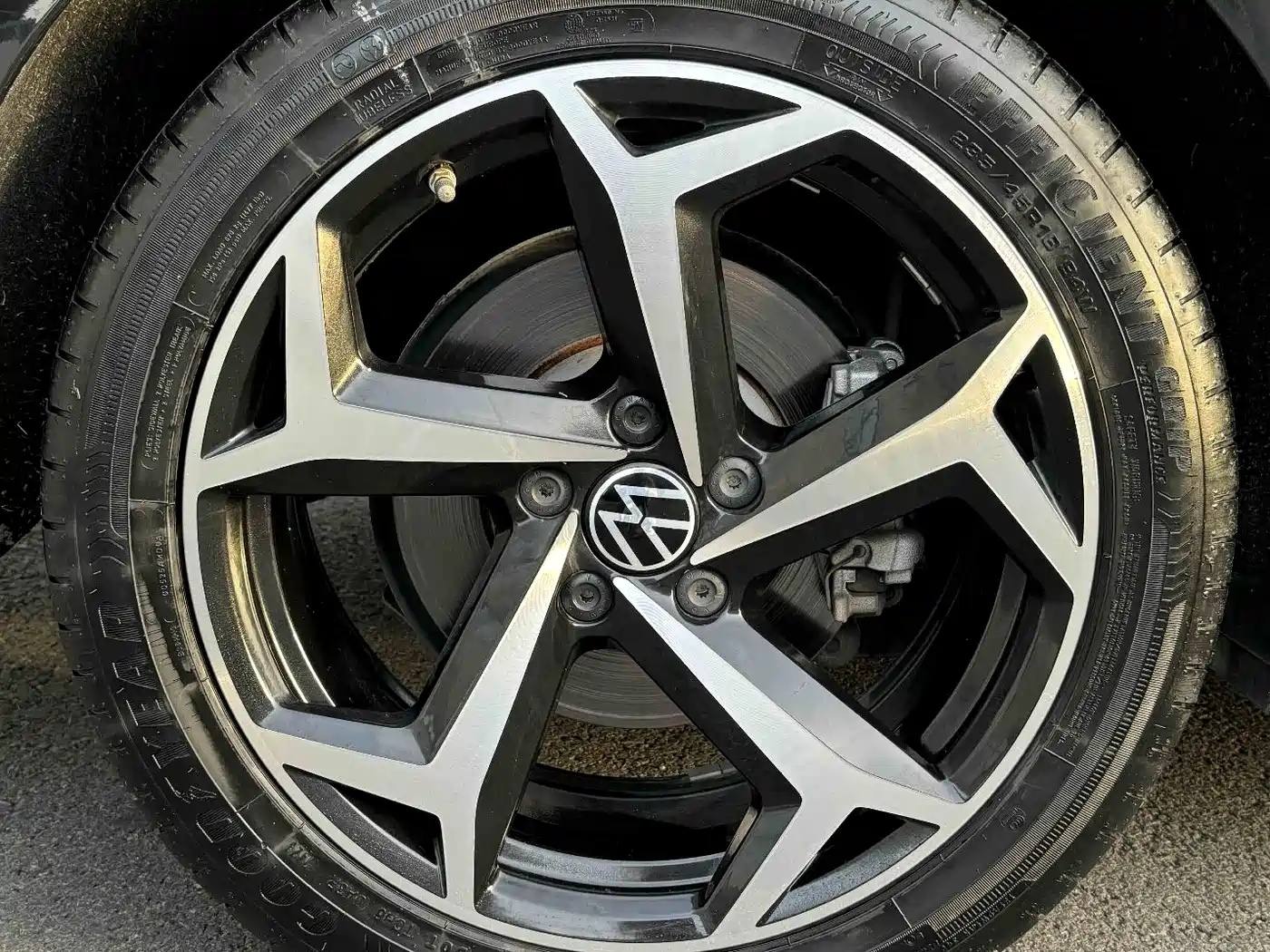 Volkswagen Magotan 2023 Model 2 Million Commemorative Edition 330TSI DSG Luxury фото 7