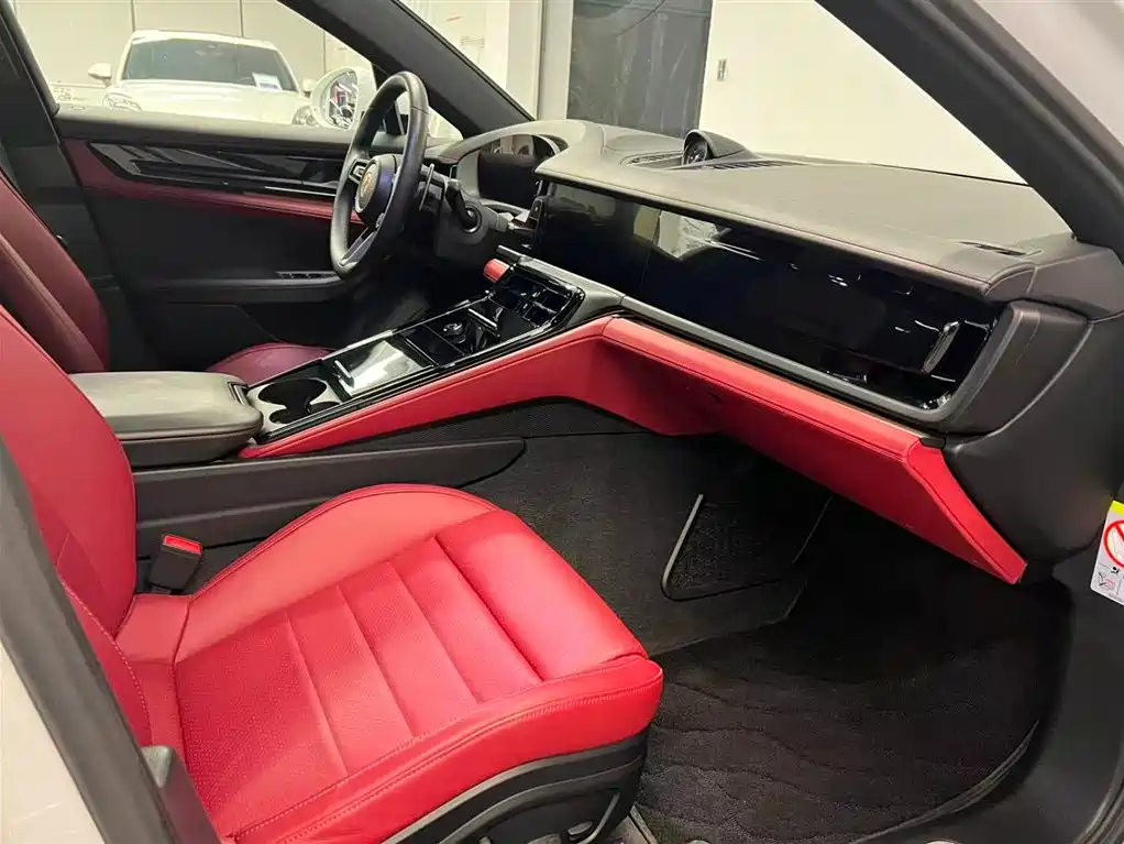 صورة 12 - Porsche Panamera