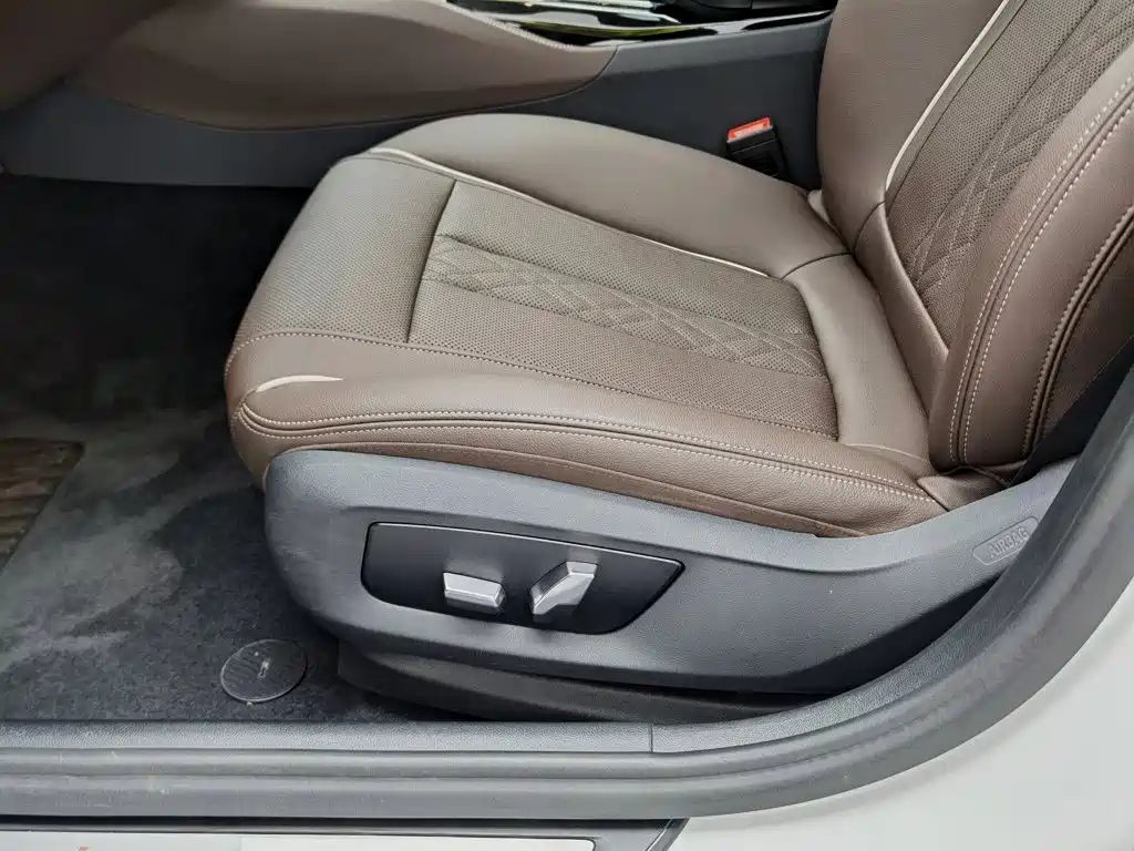 Фото 20 - BMW 5 Series