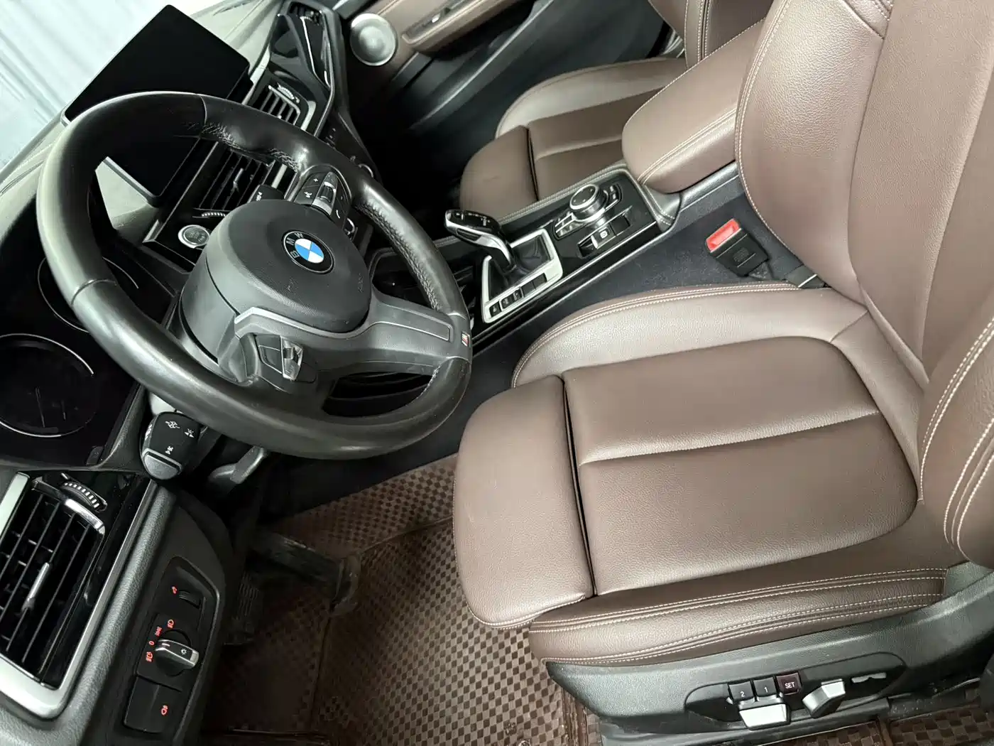 BMW BMW 1 Series 2023 120i M Sport Shadow Edition 7