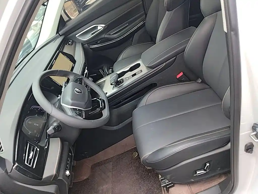 Changan CS75 2025 2025 Model PRO 1.5T Deluxe 7-seater