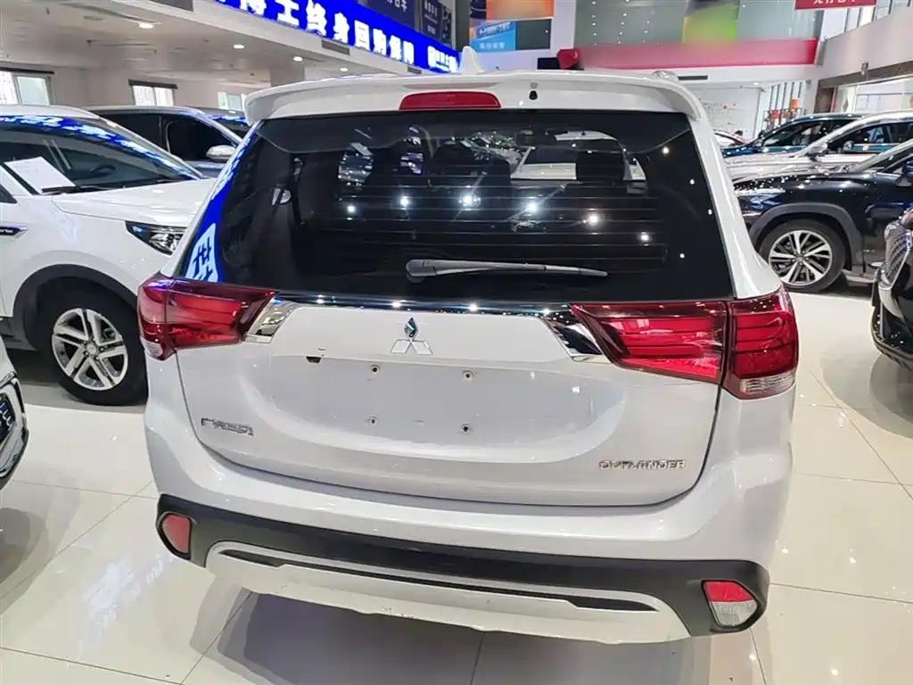 MITSUBISHI OUTLANDER