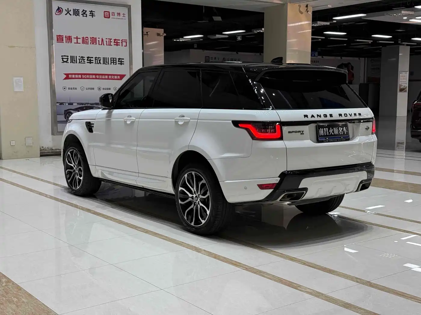 Land Rover Range Rover Sport 2021 3.0 L6 Gloss Black Edition фото 8
