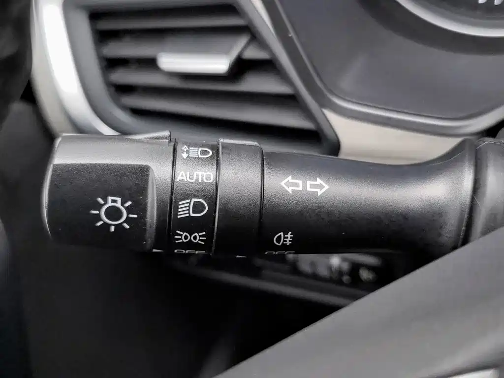 Фото 21 - Geely Vision X3