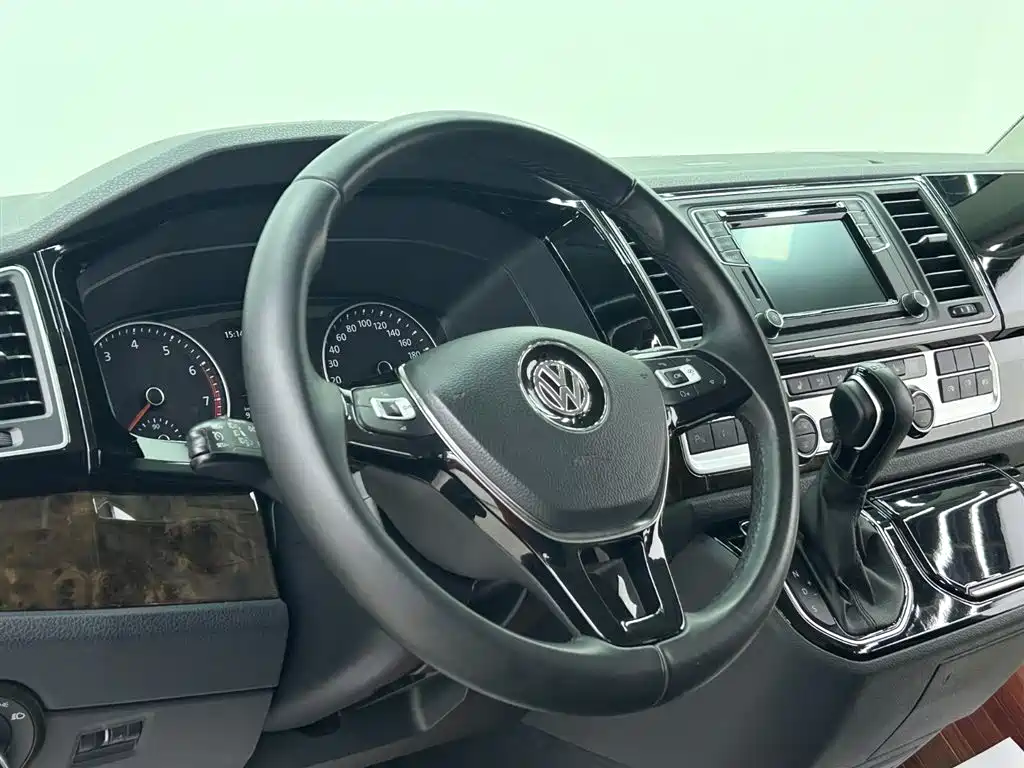 Volkswagen Multivan 2018 2.0TSI 2WD Luxury Edition 7-Seater фото 8