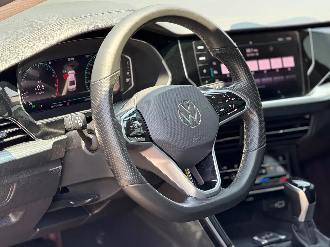 Volkswagen Passat 2022 330TSI Starlight Luxury Edition фото 10