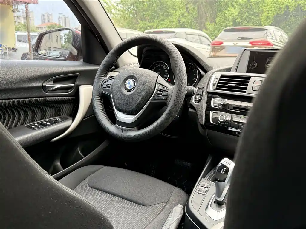 BMW 1 Series (Import) 2015 118i Leading фото 9