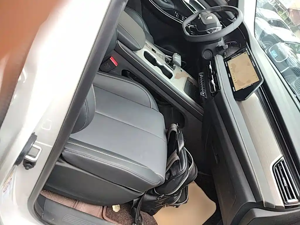 Changan CS75 2025 2025 Model PRO 1.5T Deluxe 7-seater