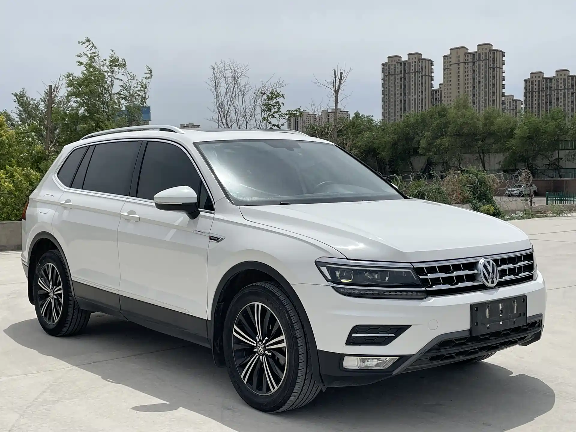 Фото 3 - Volkswagen Tiguan L