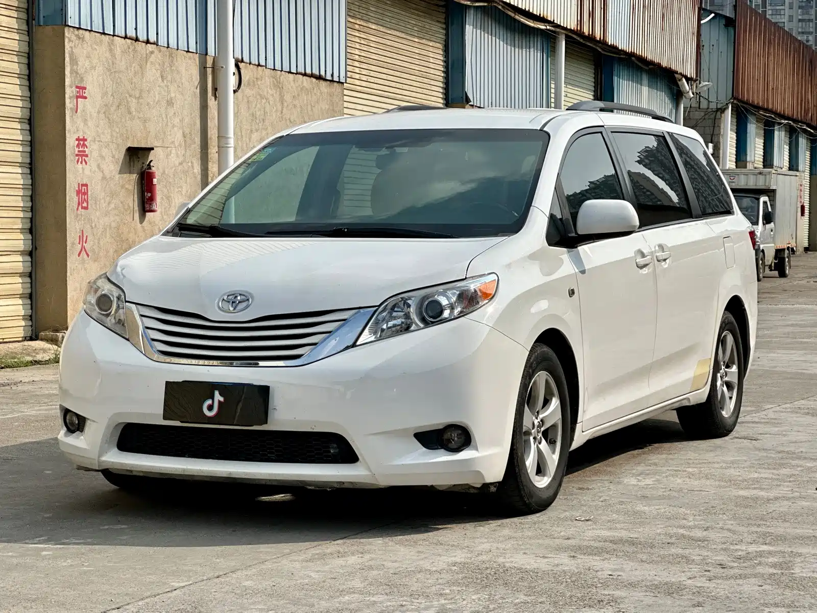 Photo 1 - Toyota Sienna