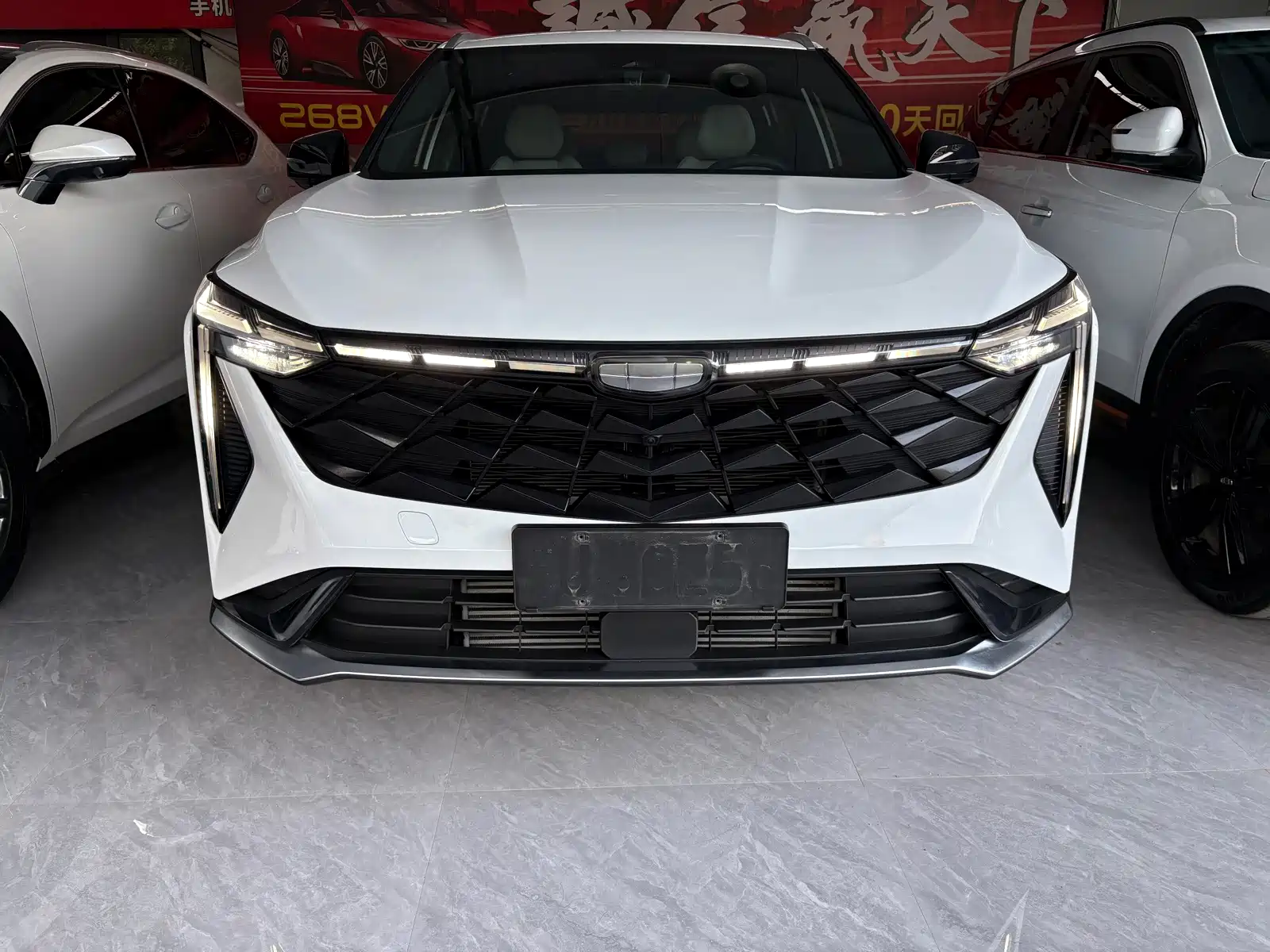 Фото 2 - Geely Atlas