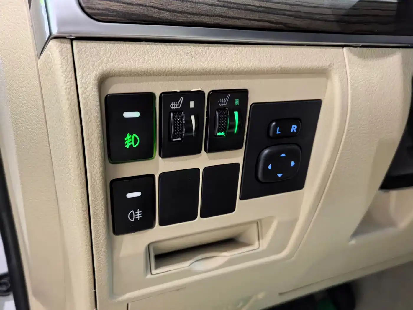 Toyota Land Cruiser (Import) 2017 2015 4.0L V6 Middle East Low Configuration Edition