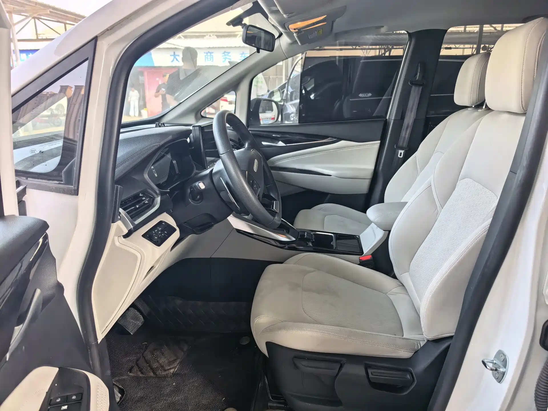 Photo 4 - Maxus Maxus G50