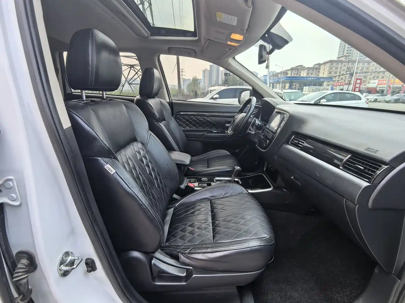 MITSUBISHI OUTLANDER