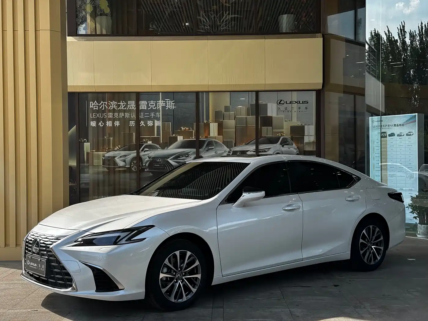 Lexus ES 2025 200 Ultimate Edition